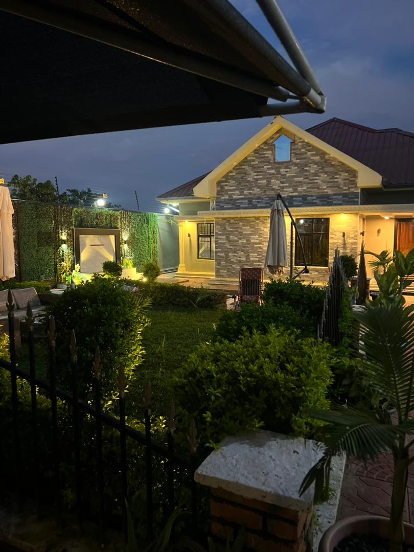 MAISON MODERNE ET LUXUEUSE A VENDRE